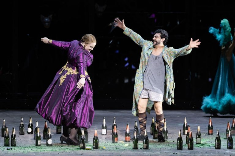 Bayerische Staatsoper: Villazón strahlt in der Silvester-Fledermaus